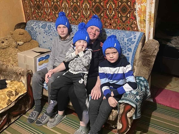 15,000 winter hats for Ukrainians